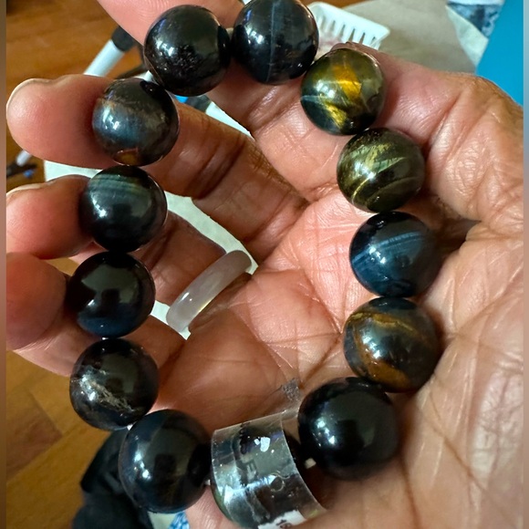 Falcon’s Eye BlueTiger’s Eye 
Crystal Bracelet - Picture 4 of 5